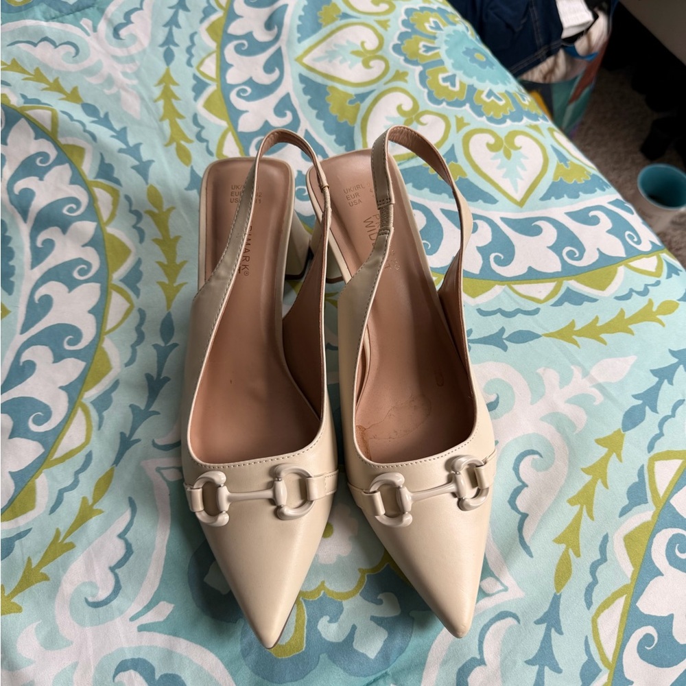 Sling back Pump